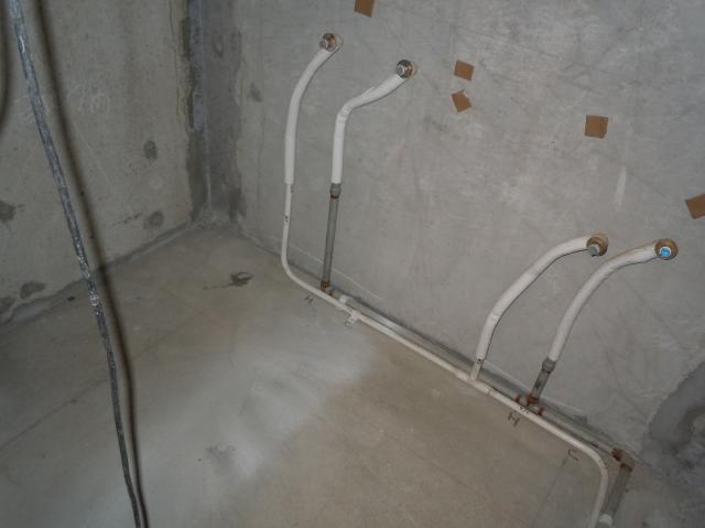 栃木下野　マンション浴室の給水管